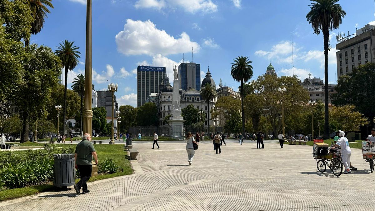 Mothers Plaza de Mayo white headscarves symbols